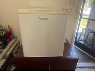 Compact Emerson mini fridge
