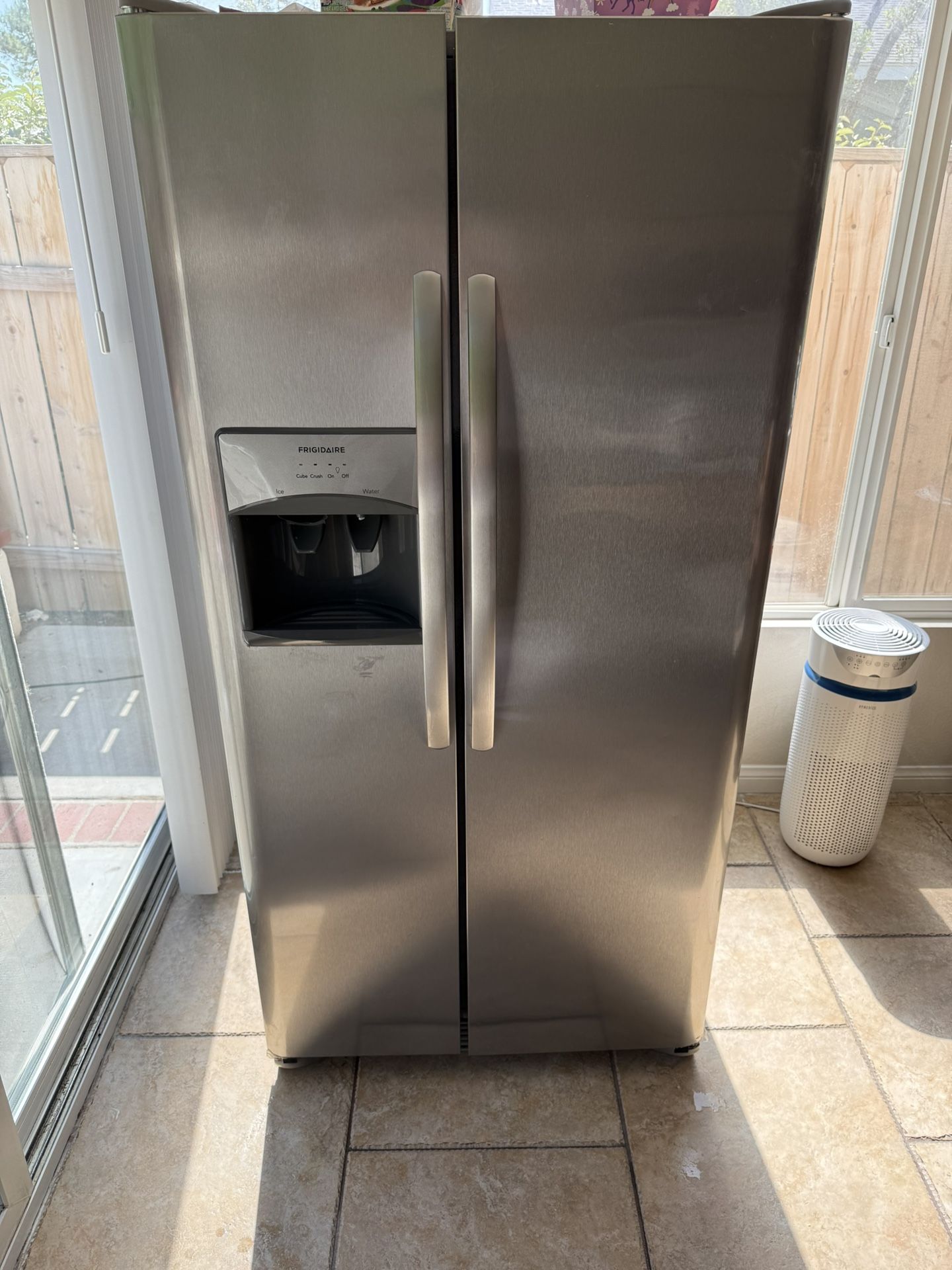 Frigidaire Refrigerator 