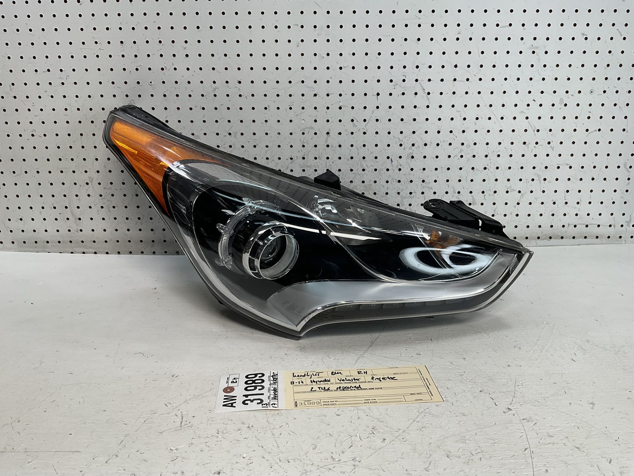 2012 2017 HYUNDAI VELOSTER RIGHT SIDE PROJECTOR HEADLIGHT OEM 