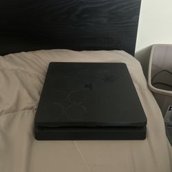 PS4 Slim 
