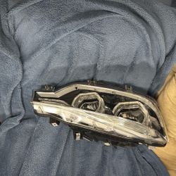 2016 2019 BMW 330i passenger headlight