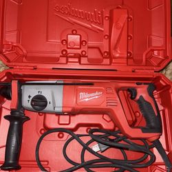 Milwaukee 8 Amp Corded 1 in. SDS D-Handle Rotary Hammer