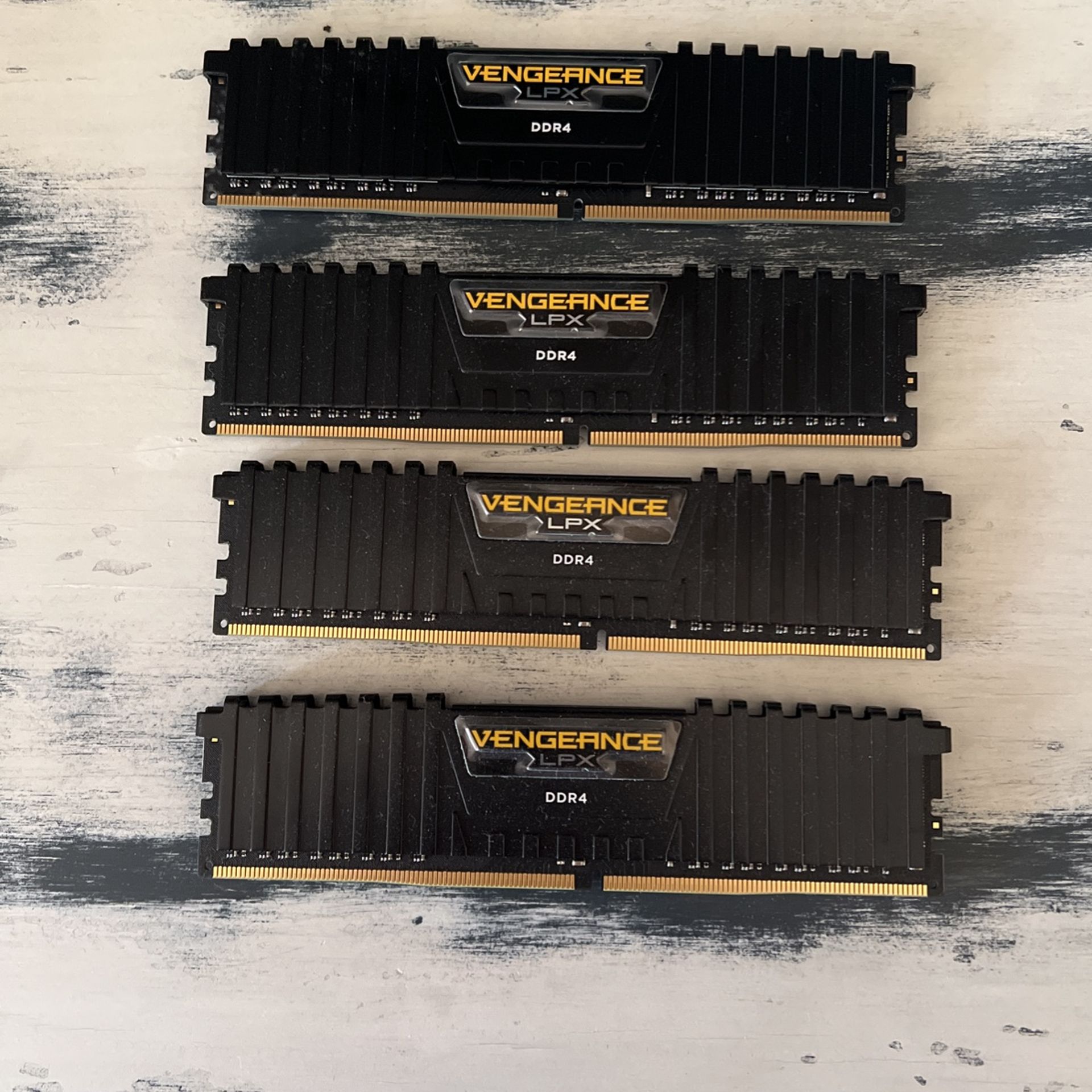 32 (4x8) Gb Ddr4 Ram 3200 MHz Vengeance Lpx