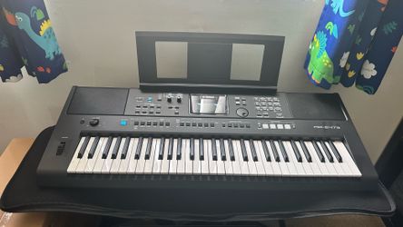 Yamaha PSR-E473 High-Level Portable Keyboard Package Essentials Package