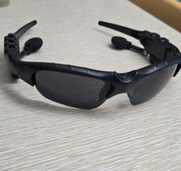 Black Wireless Sunglasses With Headphones 