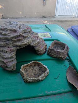 Pet hideaway and water/feed bowls