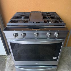 Whirlpool Gas Range (Read Description)