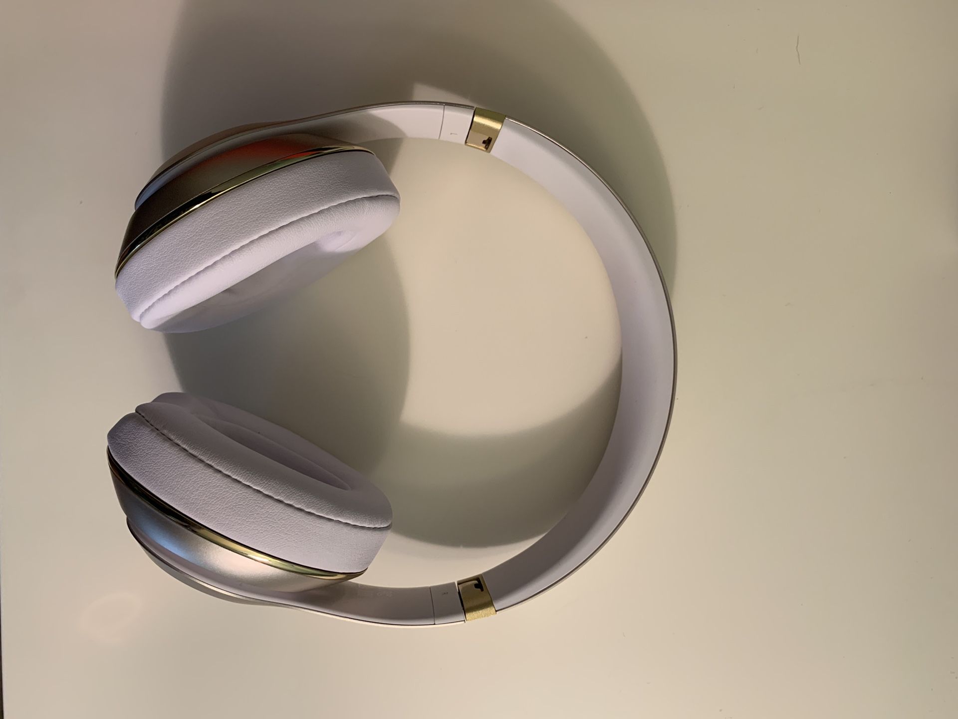 Beats by Dre Studio Wireless 2 - Gold *Worn 3 Times*