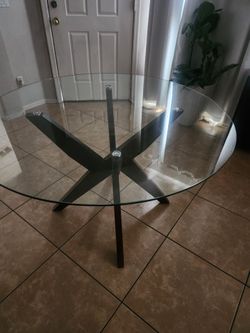 Glass dinning table
