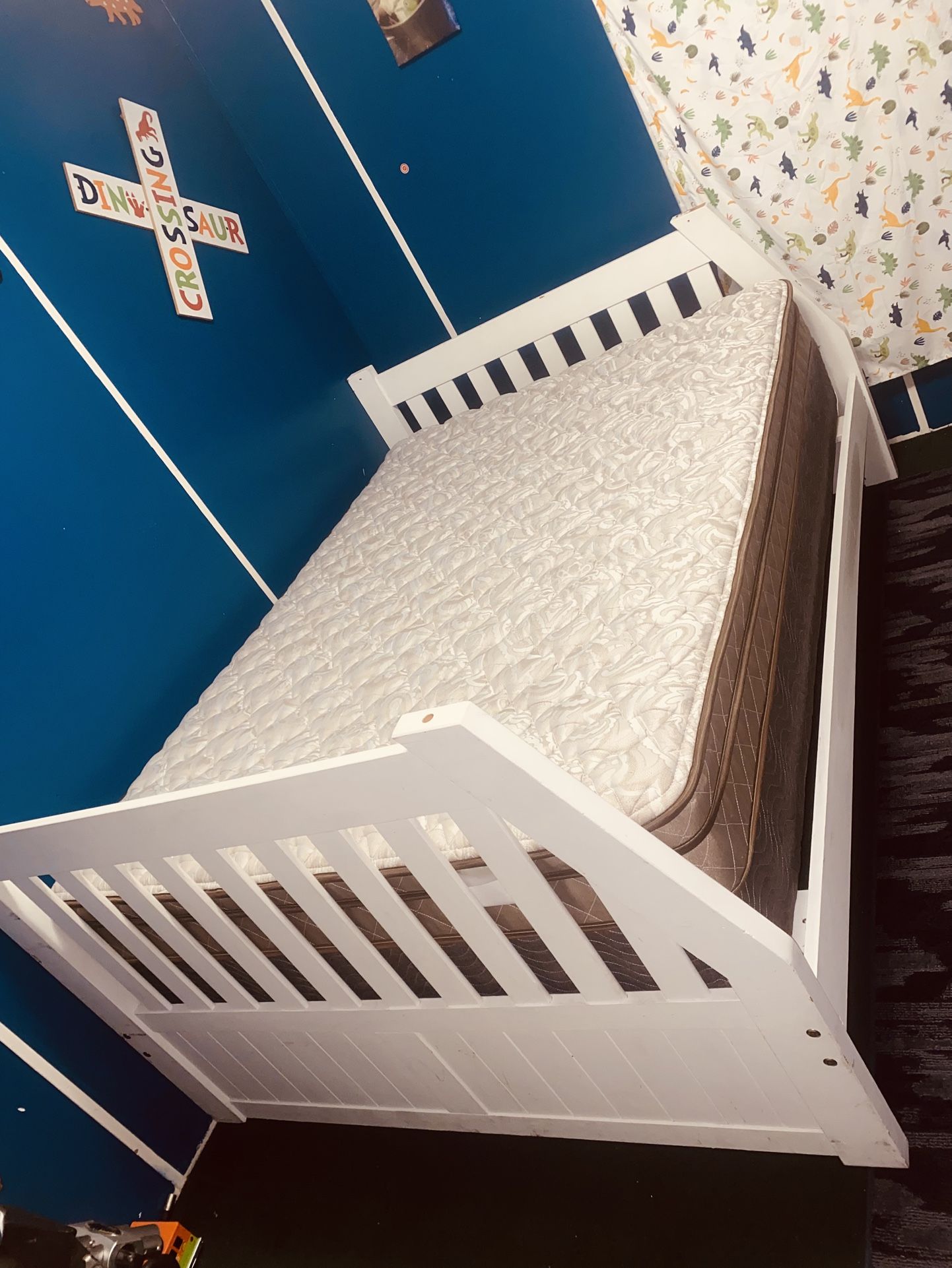 🥰$280-(firm on price) Beautiful Full size bed frame (frame only) (sold separately from mattress (mattresses are priced separately and prices vary de