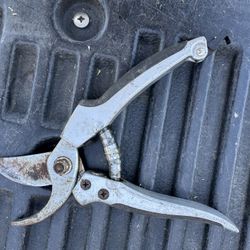 Gardener   Clipper  Good Condition