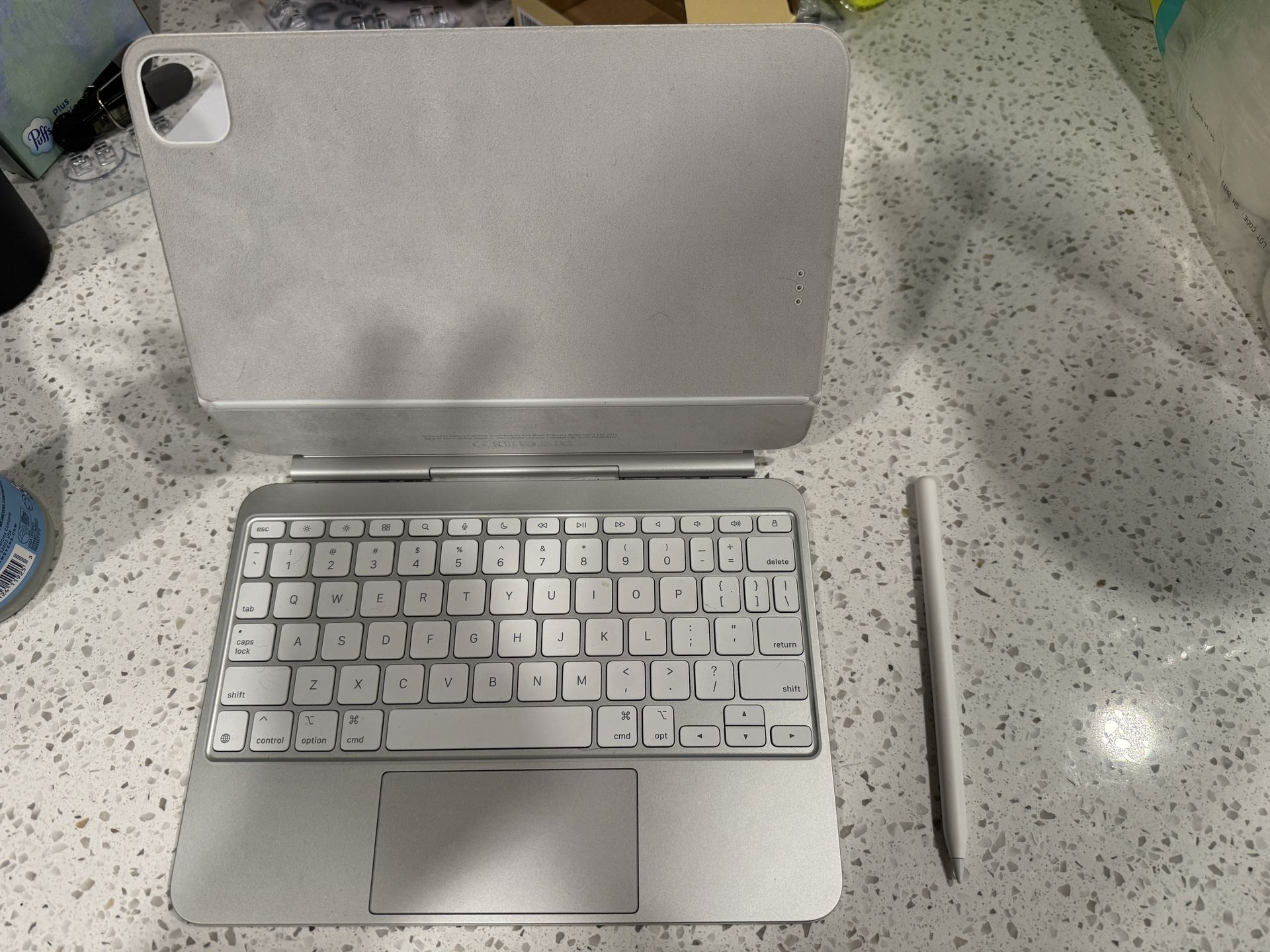 Magic Keyboard & Apple Pencil Pro For 11” iPad Pro M4