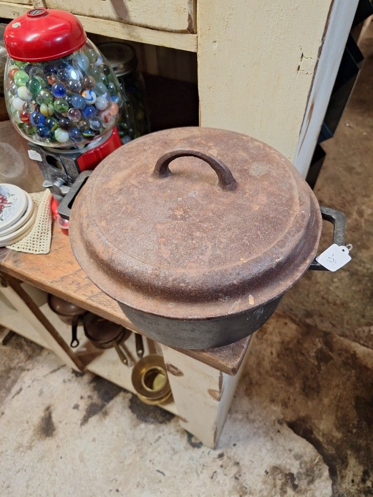 Cast Iron Dutch Oven