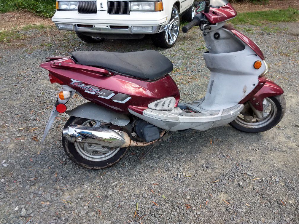 Spille computerspil Remission side 2004 pgo T.REX 150 cc SCOOTER for Sale in Durham, NC - OfferUp