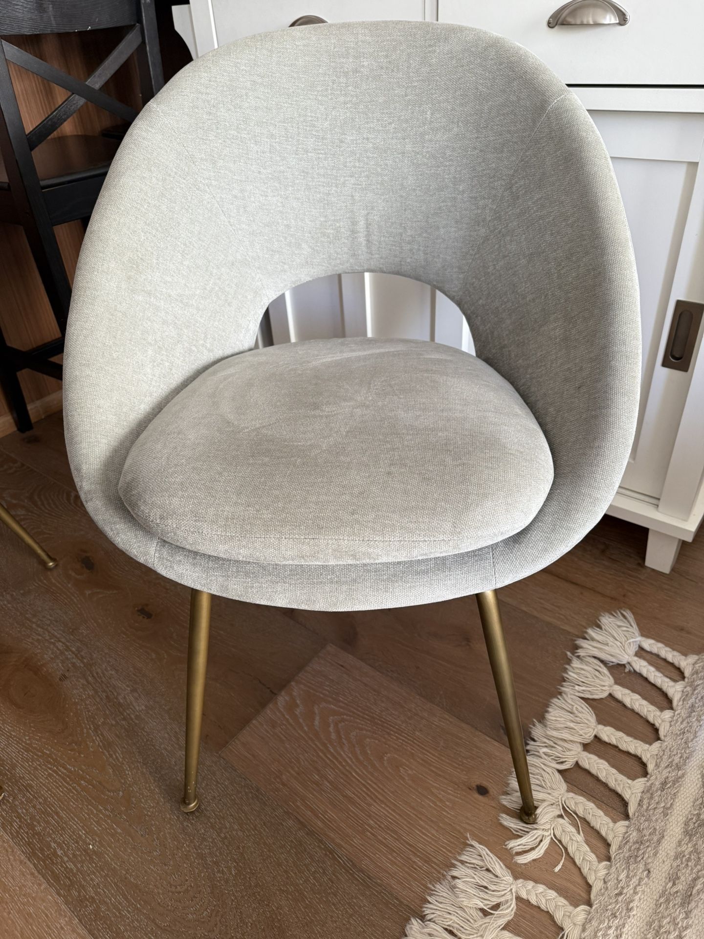 4 Dining Room Chairs