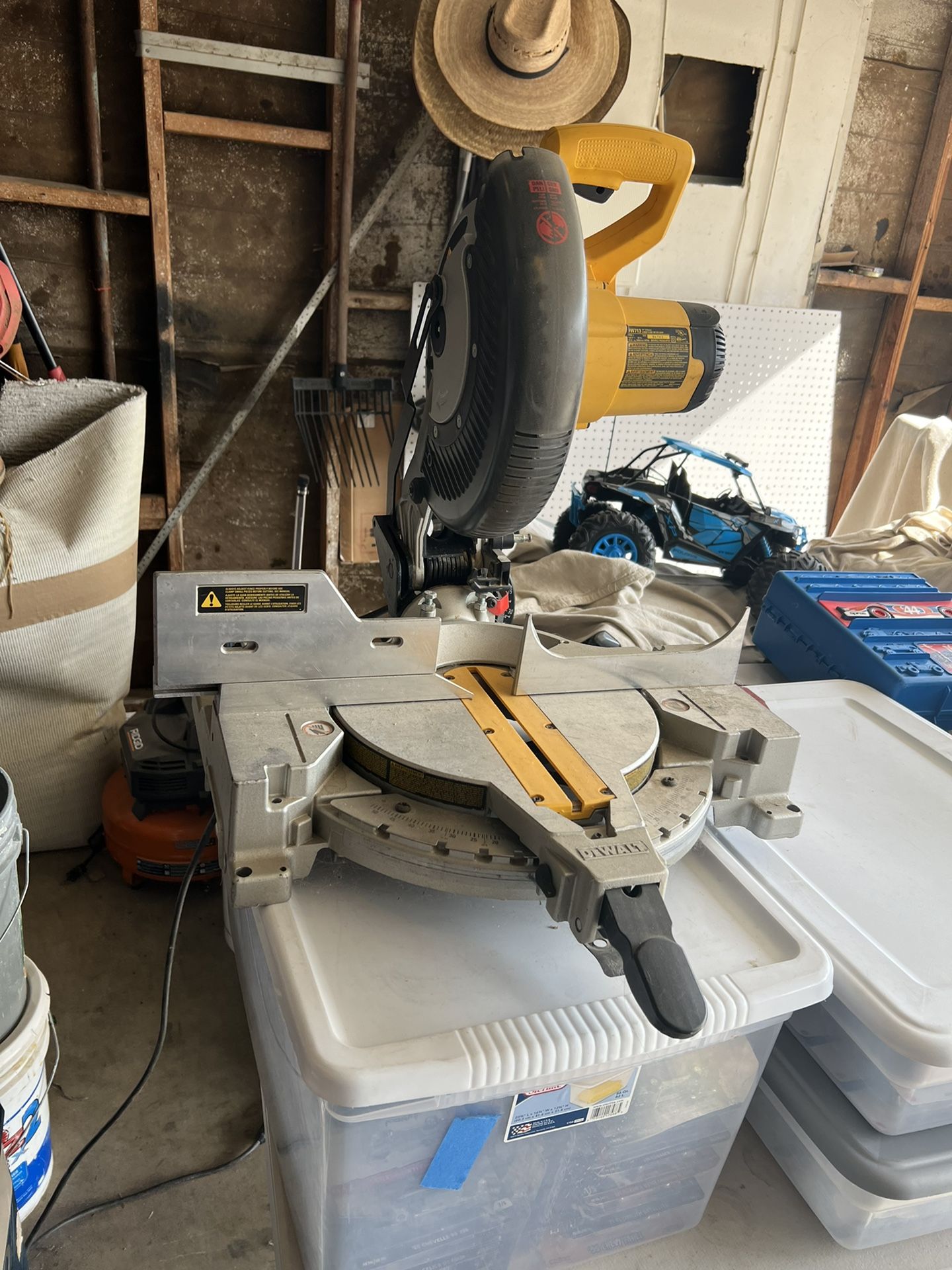 Chap Saw Dewalt -Dw713