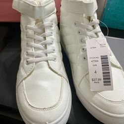 NWT Ladies Tennis Shoes