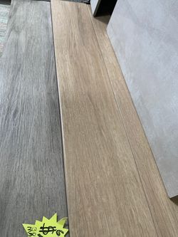 Porcelain wood planks tile