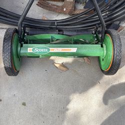 Hand lawn mower new never use