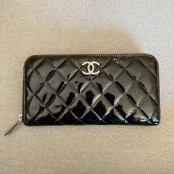 auth CHANEL CC Logo Long Round Wallet – Black Patent Leather – SHW 