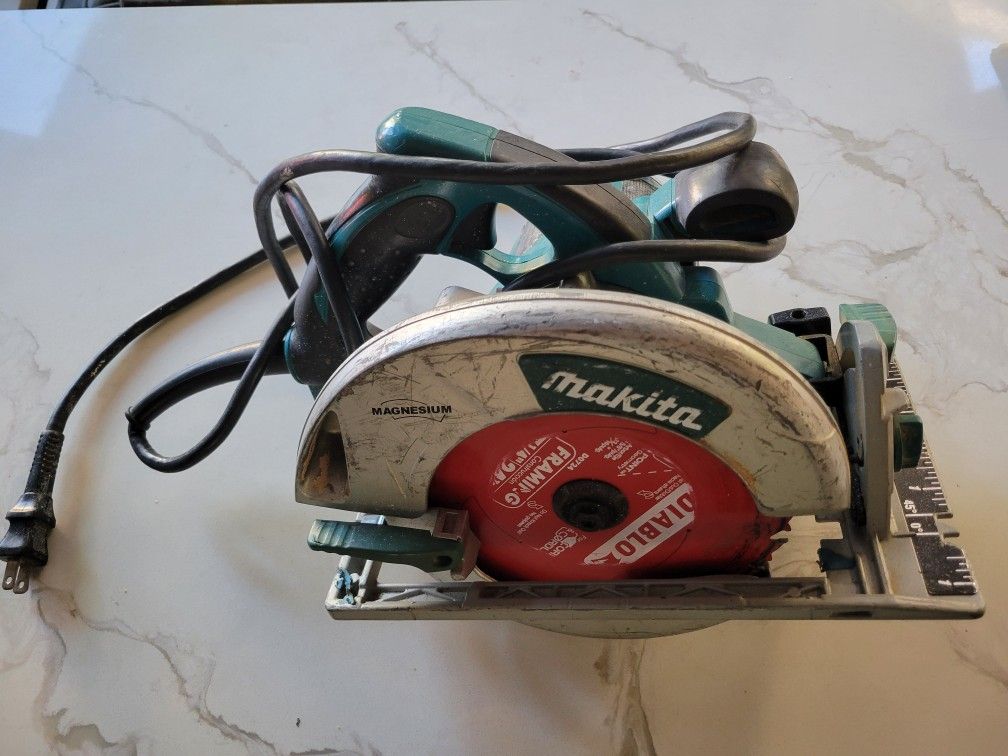 Makita 15 AMP Circular Saw