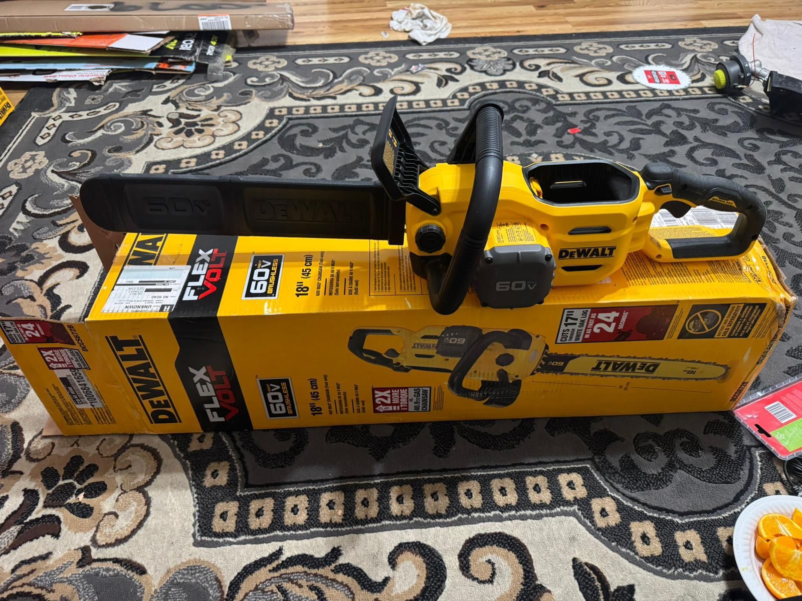 DEWALT FLEXVOLT 60V MAX 18in. Brushless Cordless Battery Powered Chainsaw new