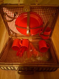 Vintage Wicker Picnic Basket Set – Red Dishes & Utensils