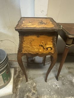 Austrian Louis XV Style Gilt Bronze Mounted Marquetry Small Pop-Up Oriental Table