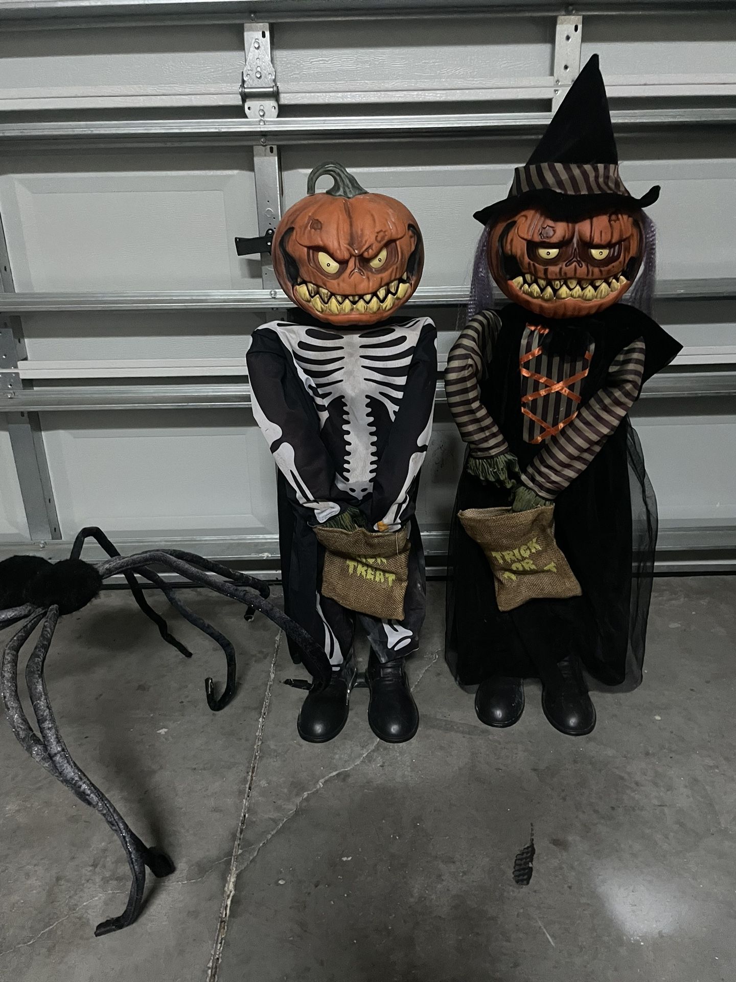 R Home Depot Animated 3-ft Halloween LED Pumpkin Twins Animatronic