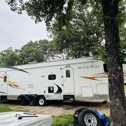 2008 Fifth Wheel Toy Hualer 37” 12 “ Cargo
