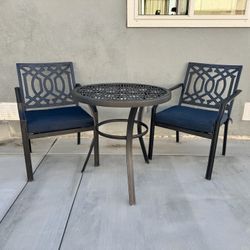 3-Piece Outdoor Bistro Set — Excellent Condition