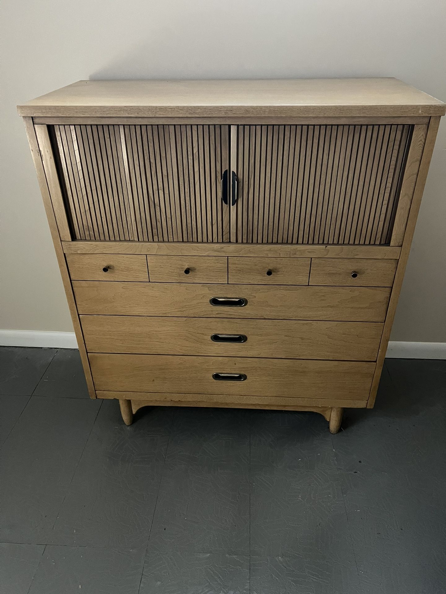 Vintage Mid Centry Modern Dresser United Furniture Corporation.