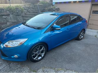 2014 Ford Focus SE • Leather • Heated Seats • Sunroof • Apple CarPlay
