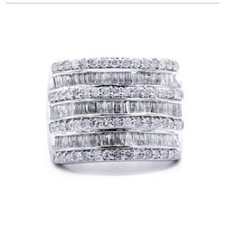 Stunning Yet Simple Diamond Ring 2ct