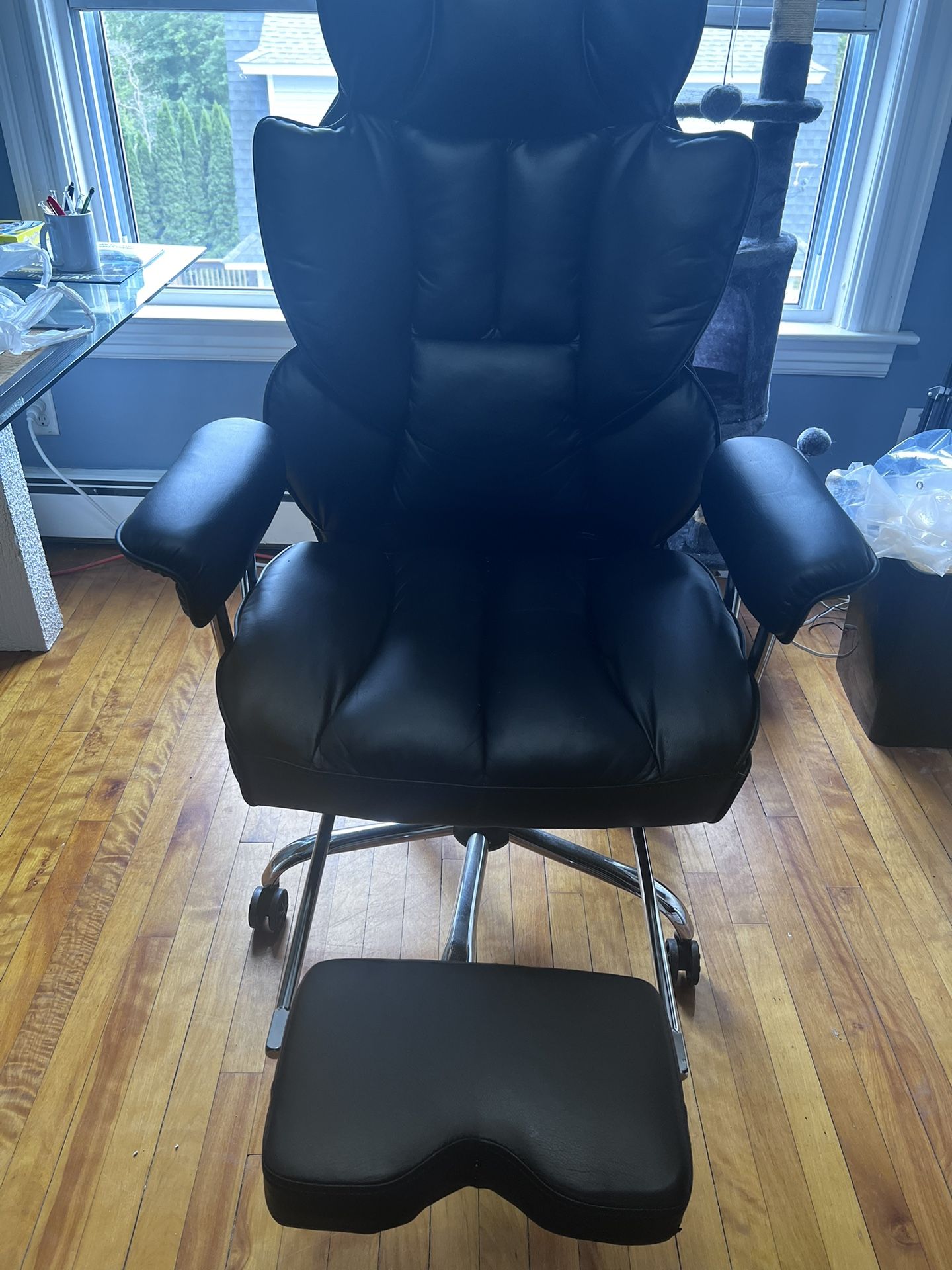 Black office/gaming chair