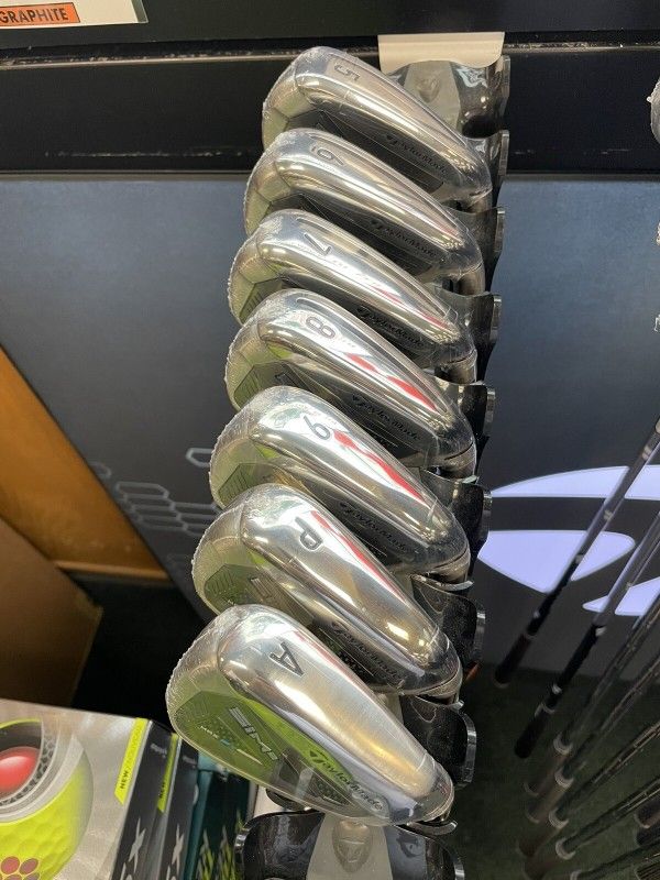 New TaylorMade Men's Golf Clubs SIM 2 Max Iron Set 5 AW Steel Regular Flex