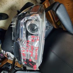2019 Toyota Tacoma Right Headlight 