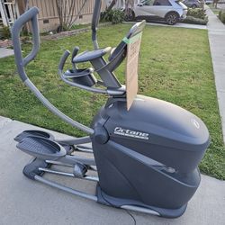 Octane Q37e Elliptical In Excellent Condition 