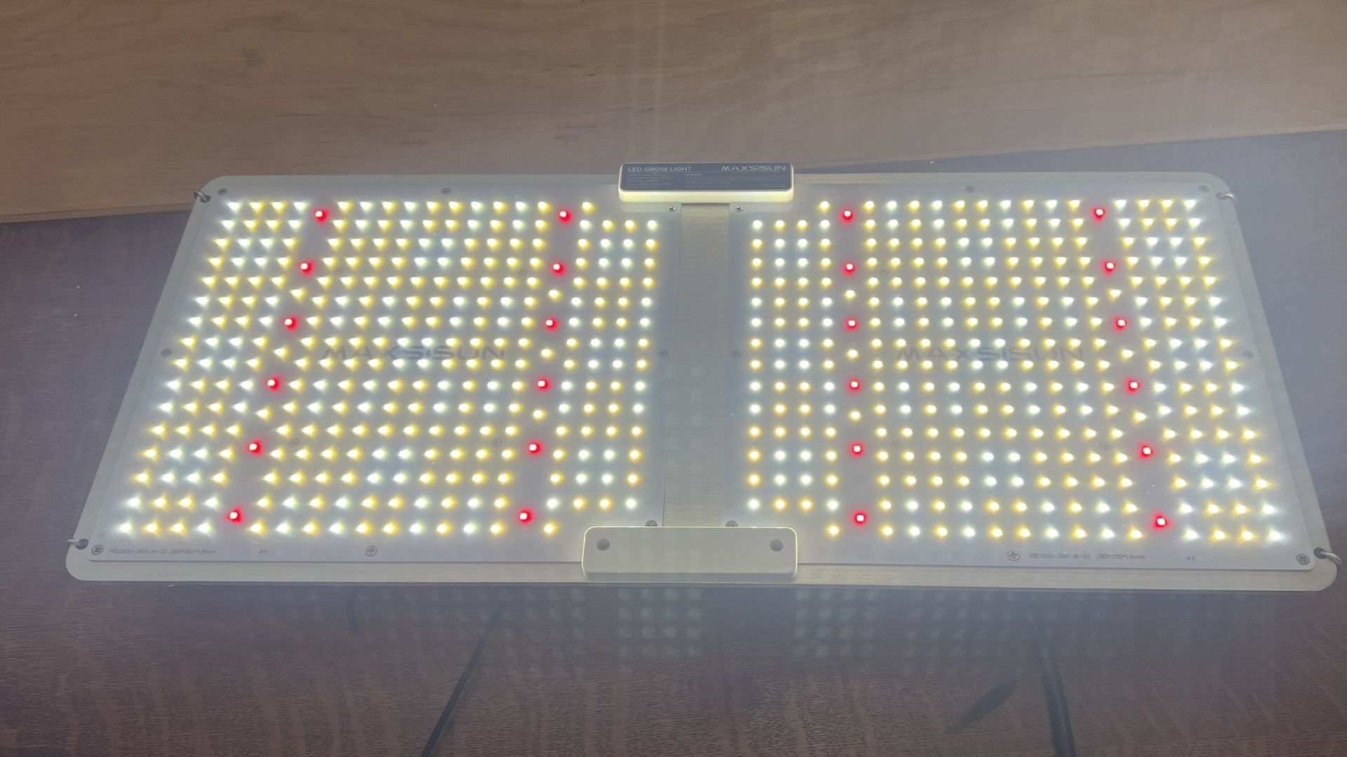 Maxsisun PB 2000 Grow Light