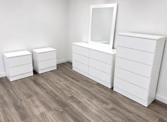Dresser whit mirror, chest and 2 nightstands - Cómoda con espejo , gavetero y 2 mesitas de noche