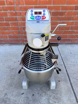 Globe SP20 20 Qt. Planetary Stand Mixer with Guard & Standard Accessories - 120V, 1/2 hp