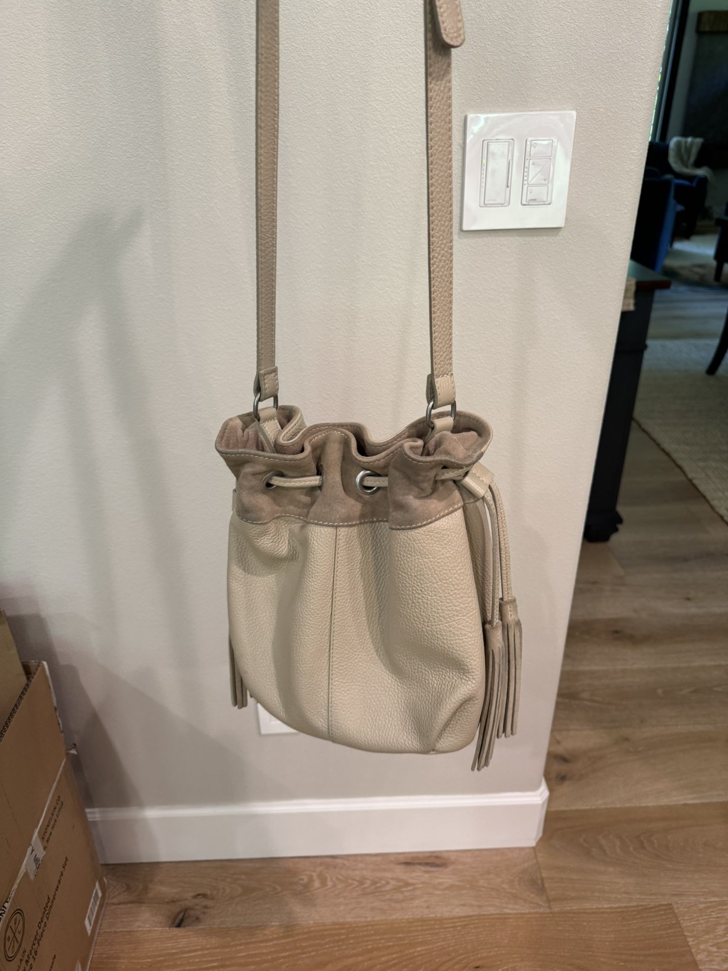 Crossbody Bucket Handbag - Leather