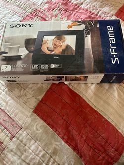 Sony S-Frame DPF-D710 7" Digital Photo Frame