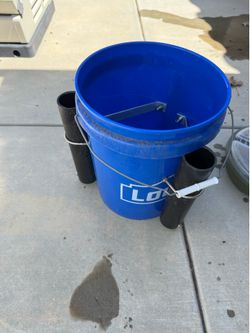 Fishing bucket with Taco organizer and three rod holders Fishing bucket with Tackle organizer and three rod holders