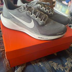 Nike shoes new size 12