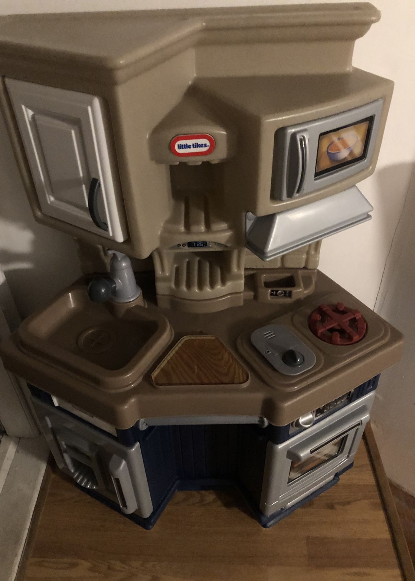 LITTLE TIKES KITCHEN