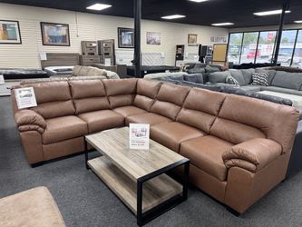 Leather Sectional. 🚚WE DELIVER🚚