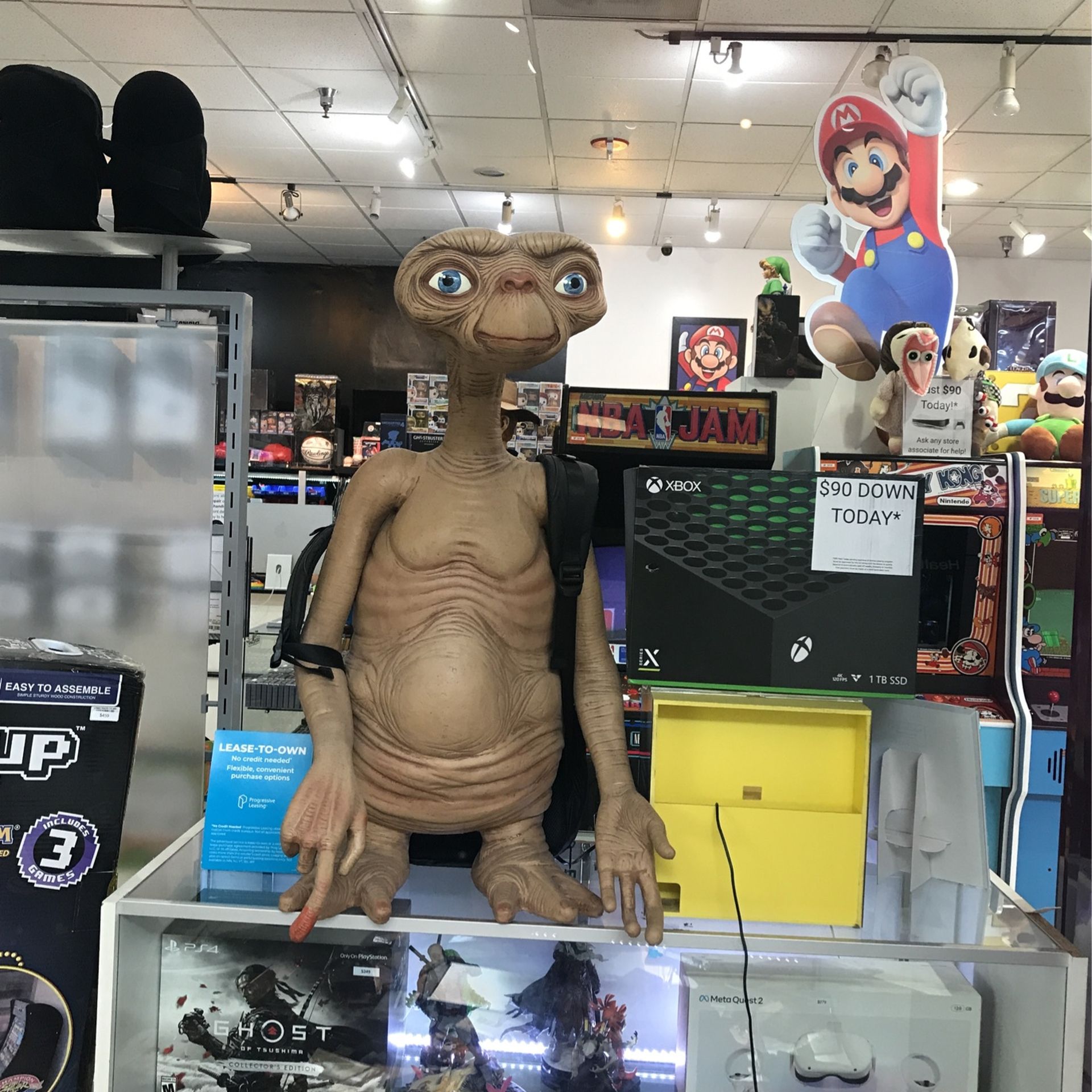 E.T Statue 