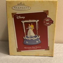 Cinderella's Wedding Day Dance w/ Prince Charming Hallmark Windup Music Move MIB