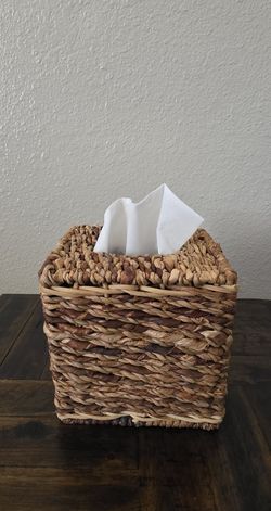Handwoven Water Hyacinth Square Tissue Box Cover, Rustic Boho Wicker Napkin Holder, Natural Home Decor